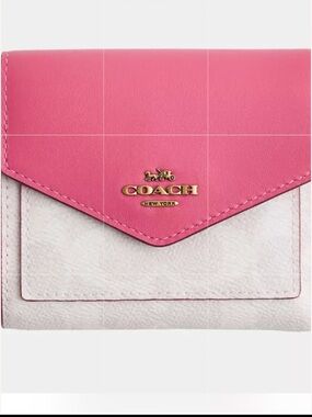🎀💐🎀 Coach Pink and White Envelope Compact Wallet with Brass Logo 💐🎀💐